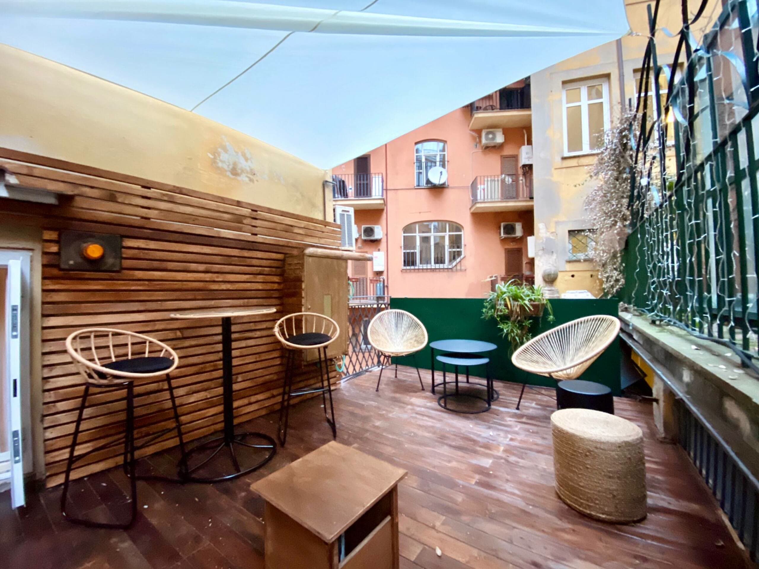 La terrazza privata sul tetto di Due Macelli Apartment, vicino a Piazza di Spagna