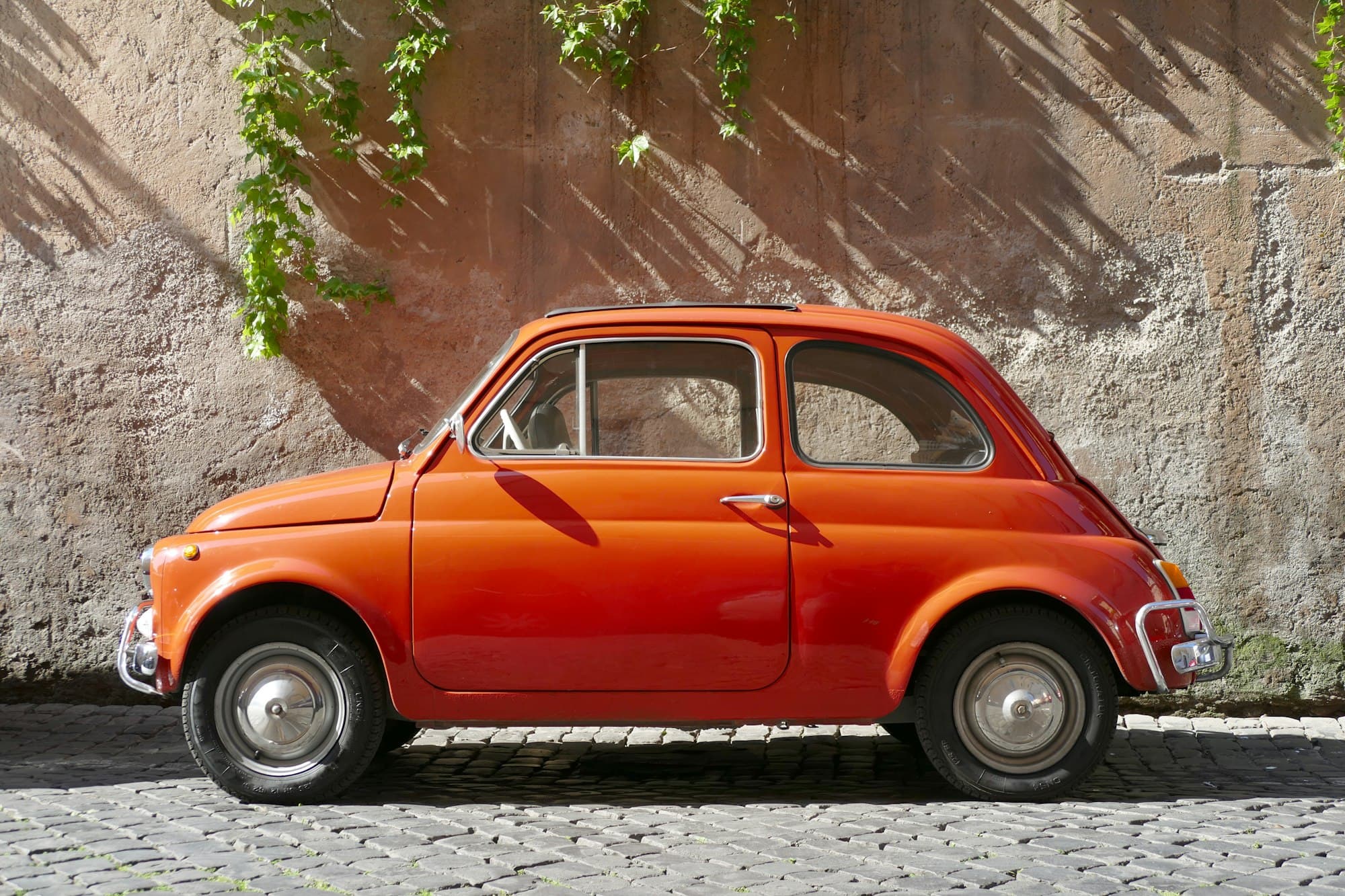 Fiat 500 d'epoca con autista