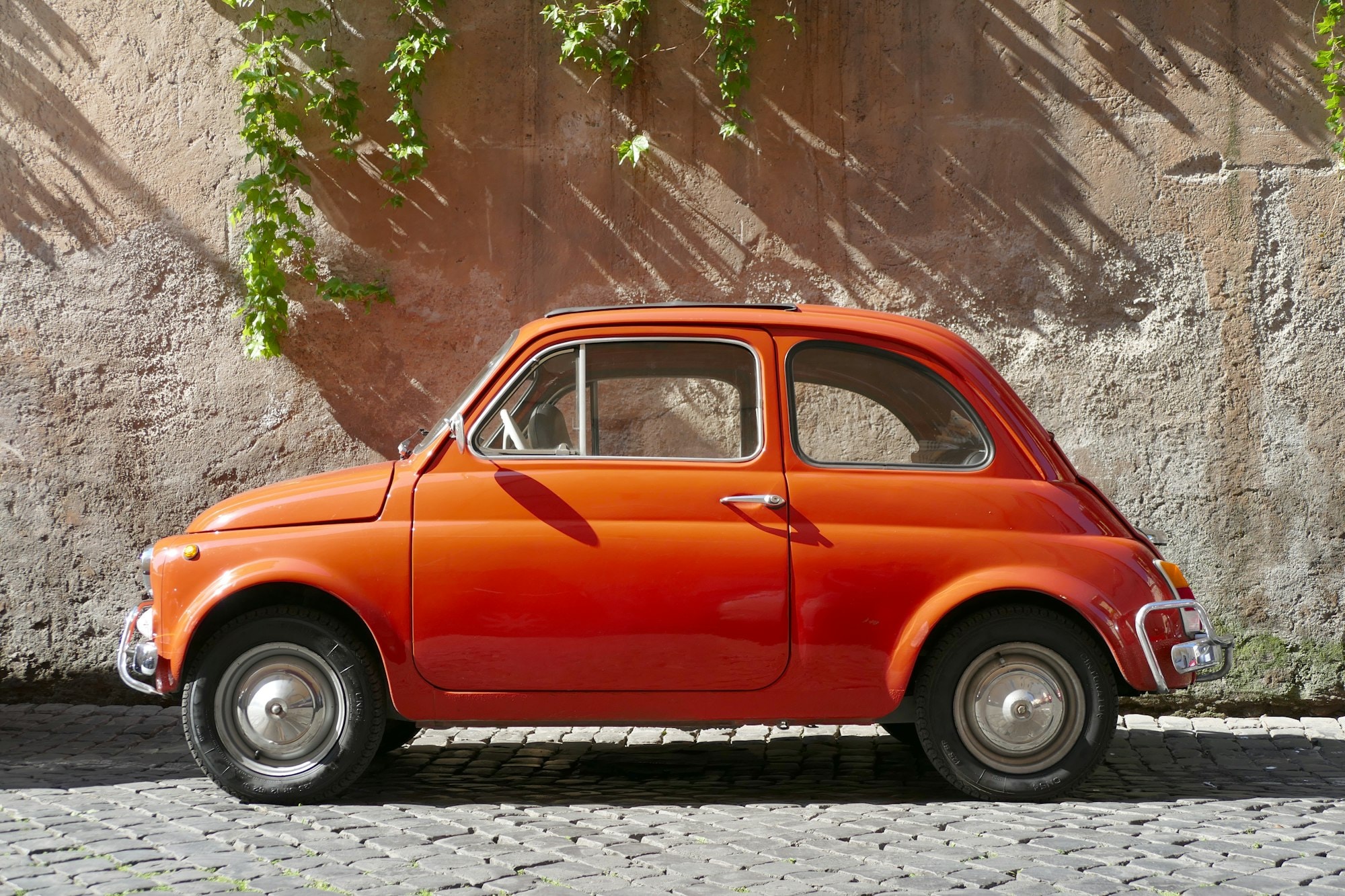 Fiat 500 d'epoca con autista