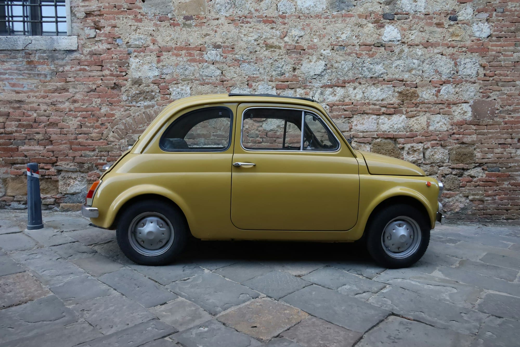 Fiat 500 d'epoca con autista, fotografia 3